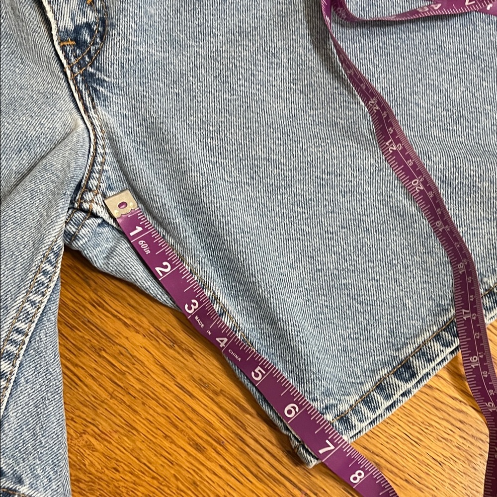 Levi's Classic Light Blue Denim Shorts - Picture 8 of 9